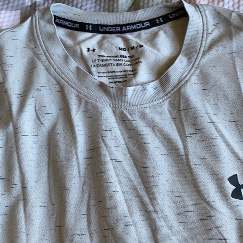 Soft knit fabric anti odor men’s tee